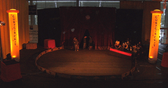 AUFBLASBARE S&Auml;ULEN F&Uuml;R DIE B&Uuml;HNE 