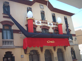 AUFBLASBARE S&Auml;ULEN MIT OVAL THEMATISIERT